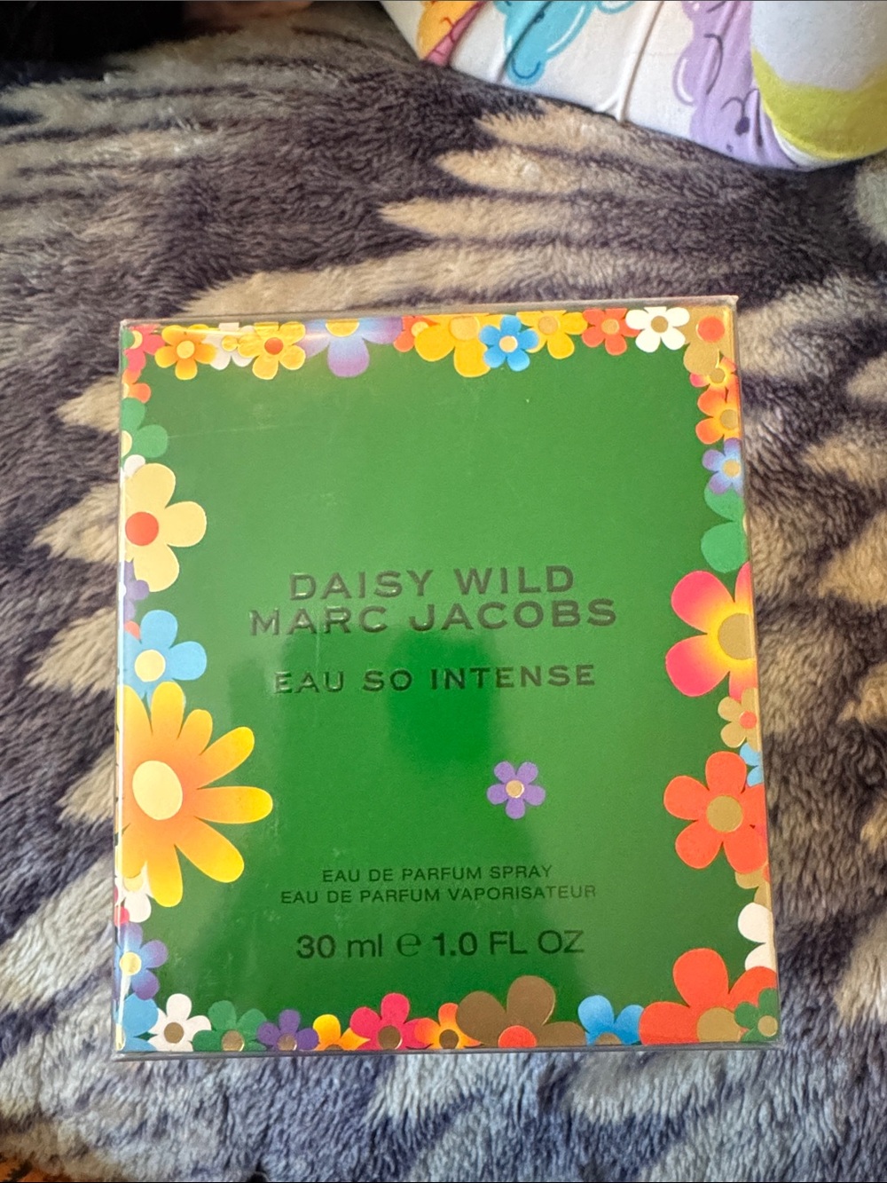 Marc Jacobs Daisy Wild Eau So Intense Box — Green with Multicolor Floral Accents